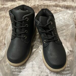 NWT FabKids Black Mountain Boots